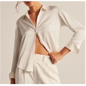 Abercrombie & Fitch Cream Satin Cropped Button Down Shirt